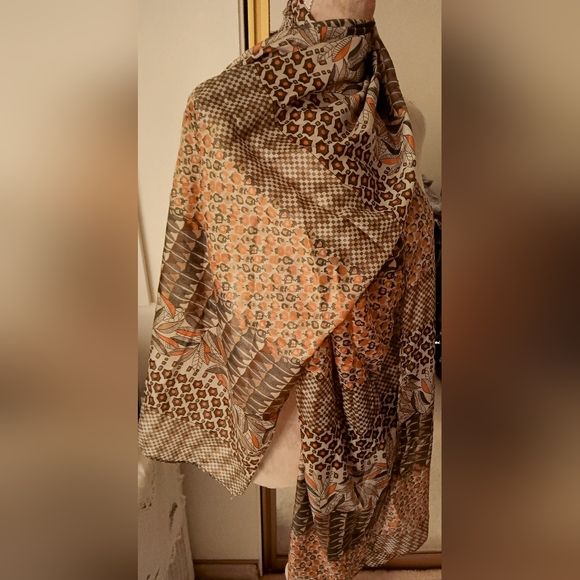 D&Y~Brown Tan Geometric Print Lightweight Neutral Wrap Scarf NWT - Picture 14 of 15